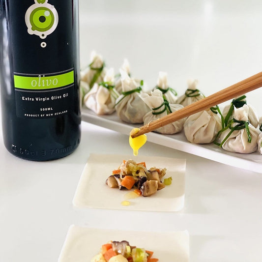 Steamed money bags with golden Olivo “broth jelly”